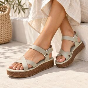 Teva Madera Wedge Sandals Size 9.5 Sage Green Leather Boho Platform Festival